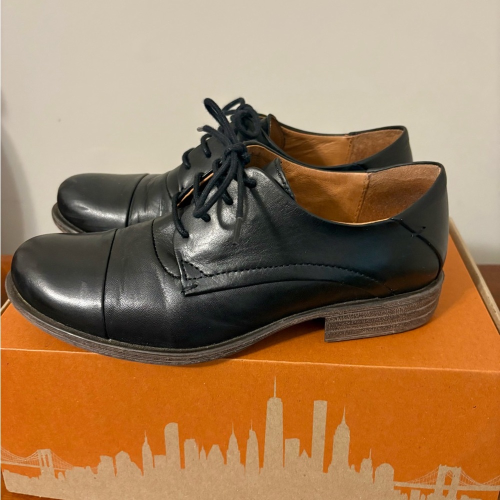 Miz Mooz Letty Women’s Cap-Toe Oxford Shoe Black Leather Size 7
